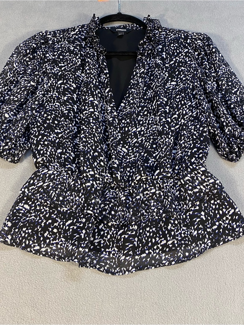 Express Women’s Black and White Speckled Ruffle Peplum Blouse, puff sleeves, XS